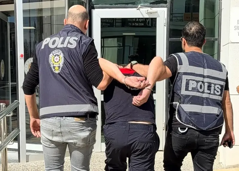 İzmir Seferihisar'da Eski Sevgilisi Tarafından Kundaklanan Evde Yaralanan Kadın Hayatını Kaybetti
