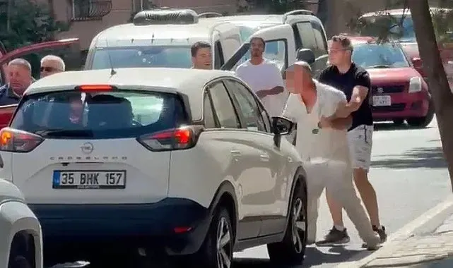 Çorlu'da yol verme kavgası kamerada