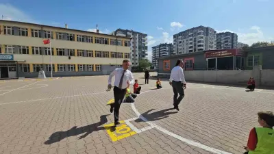 İl Milli Eğitim Müdürü Coşkun Esen Öğrencilerle Geleneksel Oyunlar Oynadı