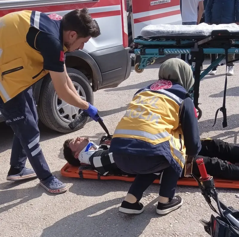 Adıyaman Gölbaşı'nda İki Otomobil Çarpıştı: Bir Yaralı