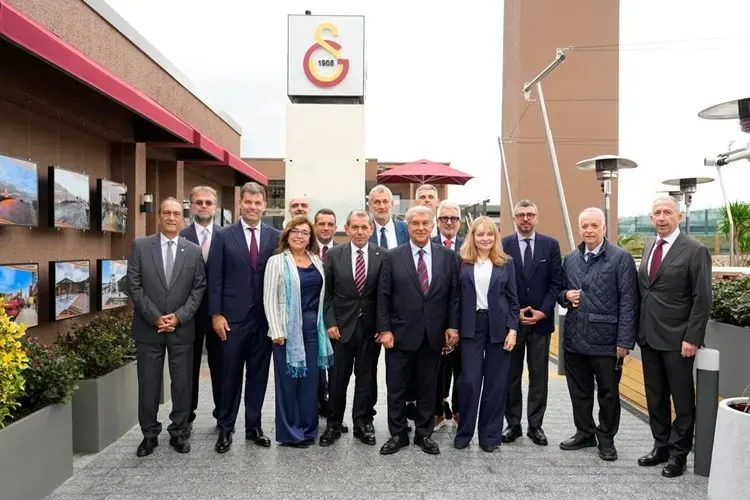 Galatasaray ve Barcelona Yönetimi İstanbul'daki Dostluk Yemeğinde Bir Araya Geldi