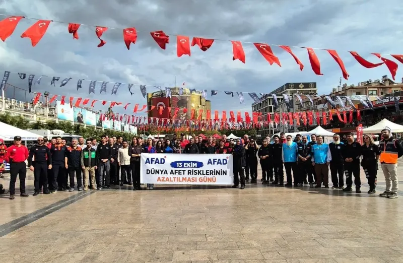Aydın'da Düzenlenen Etkinlikte Vatandaşlara Deprem ve Afet Bilinci Anlatıldı