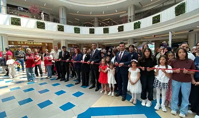 Erzurum'da koruyucu aile farkındalık sergisi yoğun ilgi gördü