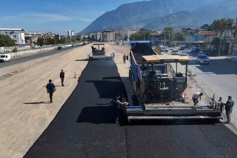 Manisa Ulaşımını Rahatlatacak Cider Yolu Projesinde Asfalt Çalışmaları Sürüyor