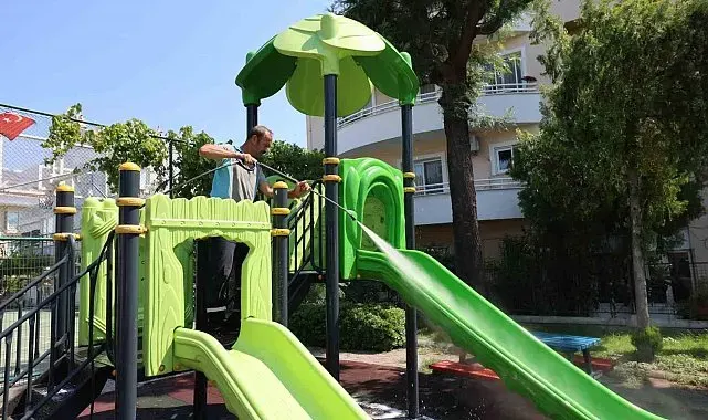 Marmaris'te temizlik çalışmaları sürüyor