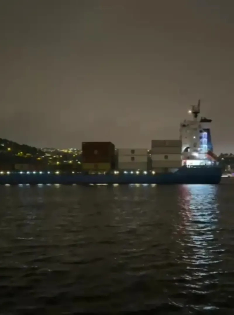 İstanbul Boğazı’nda Arıza Yapan Kuru Yük Gemisi Sürüklenerek Ters Döndü