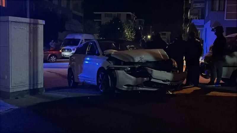 Çorum'da İki Otomobilin Çarpıştığı Kazada Dört Kişi Yaralandı