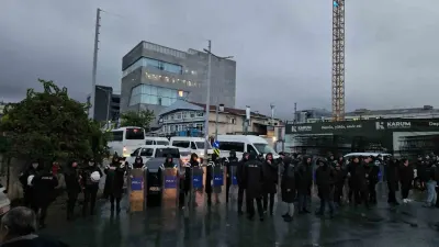 Halk TV Binasına Sabah Saatlerinde Polis Ekipleri Sevk Edildi