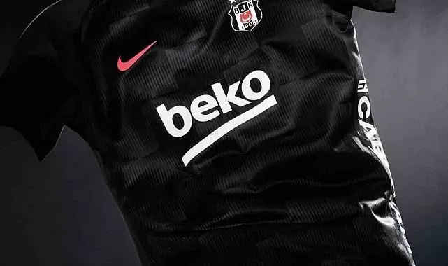 Beşiktaş'ta yeni sezon formaların tanıtımı gerçekleştirildi