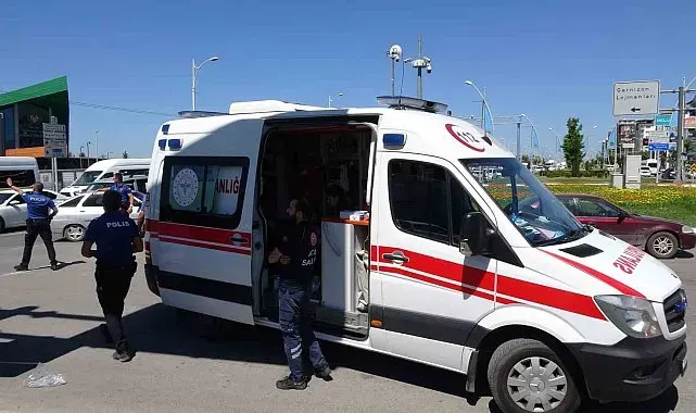 Sivil polis aracı ile motosiklet çarpıştı: 1 yaralı