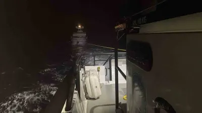 Çanakkale Açıklarında Arızalanan Teknede Mahsur Kalan Üç Kişi Kurtarıldı