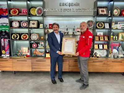 Eskişehir Gençlik ve Spor İl Müdürlüğü Türk Kızılay Tarafından Bronz Madalya İle Ödüllendirildi