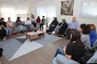 Adana'da Kadın Sanayiciler Çocuk Evleri Sitesi'ndeki Kız Çocuklarıyla Buluştu