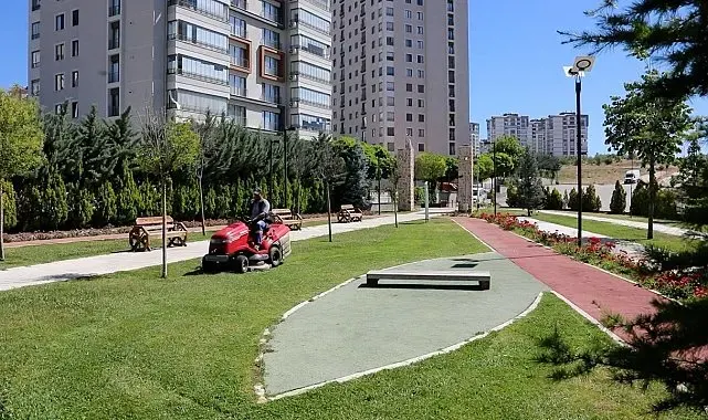 Elazığ'da yeşil alanlarda düzenleme çalışmaları sürüyor