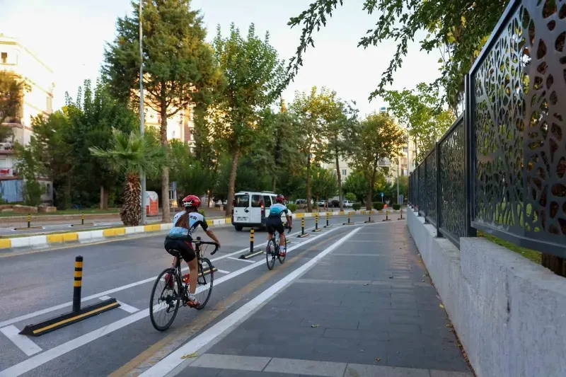 Aydın Efeler'deki 11 Kilometrelik Bisiklet Yolu Projesinde Çalışmalar Sürüyor