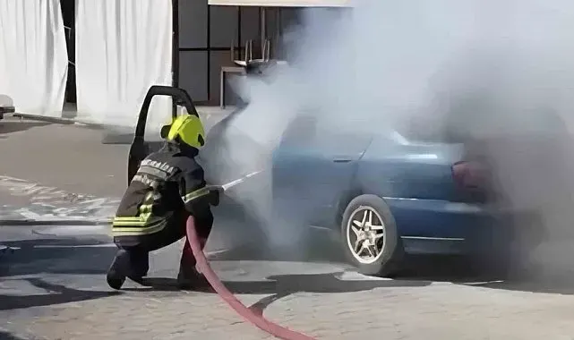 Erdemli'de otomobil yangını