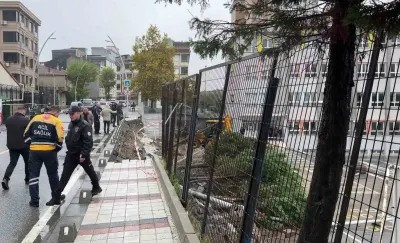 Sultangazi'de Şiddetli Yağış Okulun İstinat Duvarını Yıktı