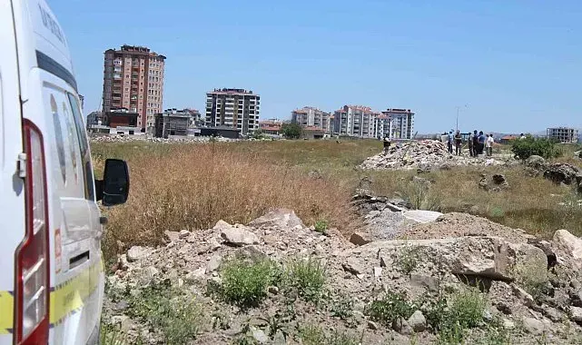 Boş arazide erkek cesedi bulundu