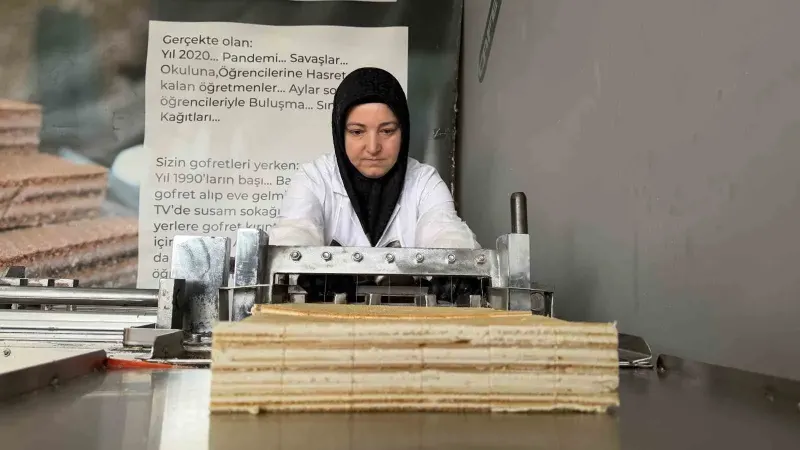 Emekli Öğretmen Sakarya'da Ürettiği Nostaljik Gofretlerle Herkesi Geçmişe Götürüyor