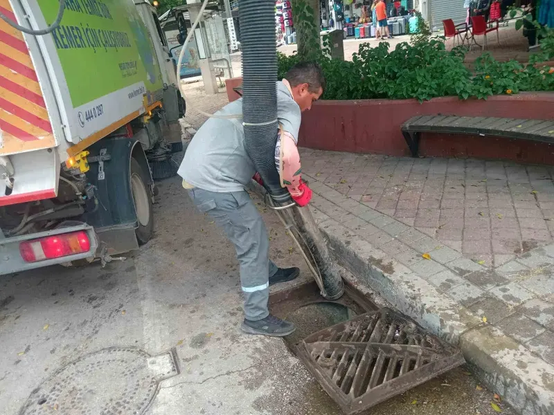 Kemer Belediyesi Kış Öncesi Mazgal Temizliği Çalışmalarını Bitirdi