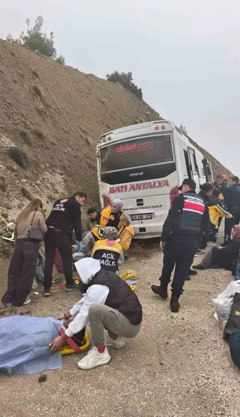 Korkuteli-Fethiye Karayolunda Midibüs Kazası: 6'sı Rus 9 Yaralı