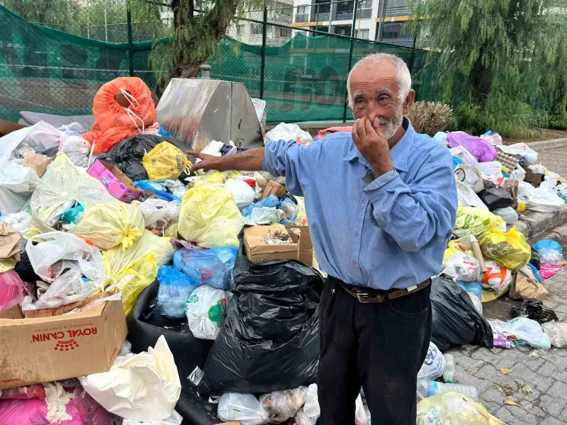 İzmir Karşıyaka Sokaklarında Çöp Krizi Vatandaşları İsyan Ettirdi