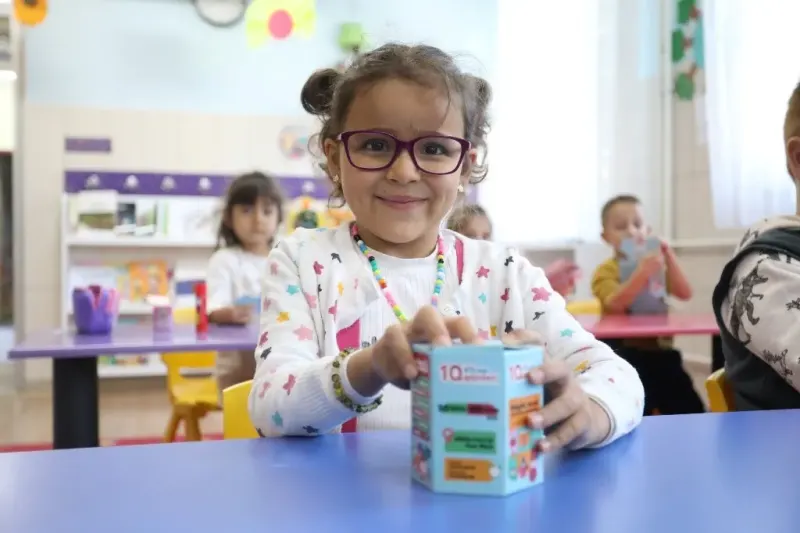 İnegöl'de Öğrenciler İçin Kitap Günleri Öncesi Kumbara Dağıtımı