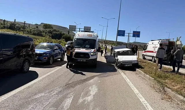 Aksaray'da otomobil minibüse çarptı: 8 yaralı