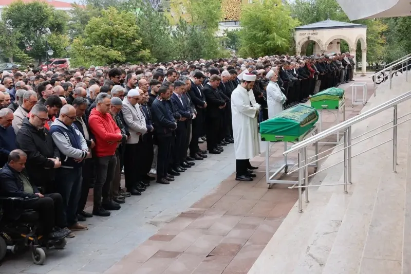 Erzincan'da Vefat Eden Fahrettin Kılıç Ve İlhami Çetin Son Yolculuğuna Uğurlandı