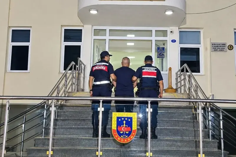 İzmir Dikili İlçesinde Yıllardır Aranan Hapis Cezası Firarisi Yakalandı