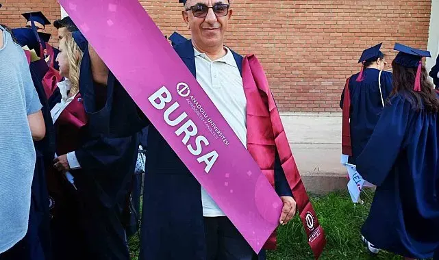 Bursa'nın aile hekimi Dr. Ahmet Kartal, 10'uncu diplomasını Eskişehir'de aldı
