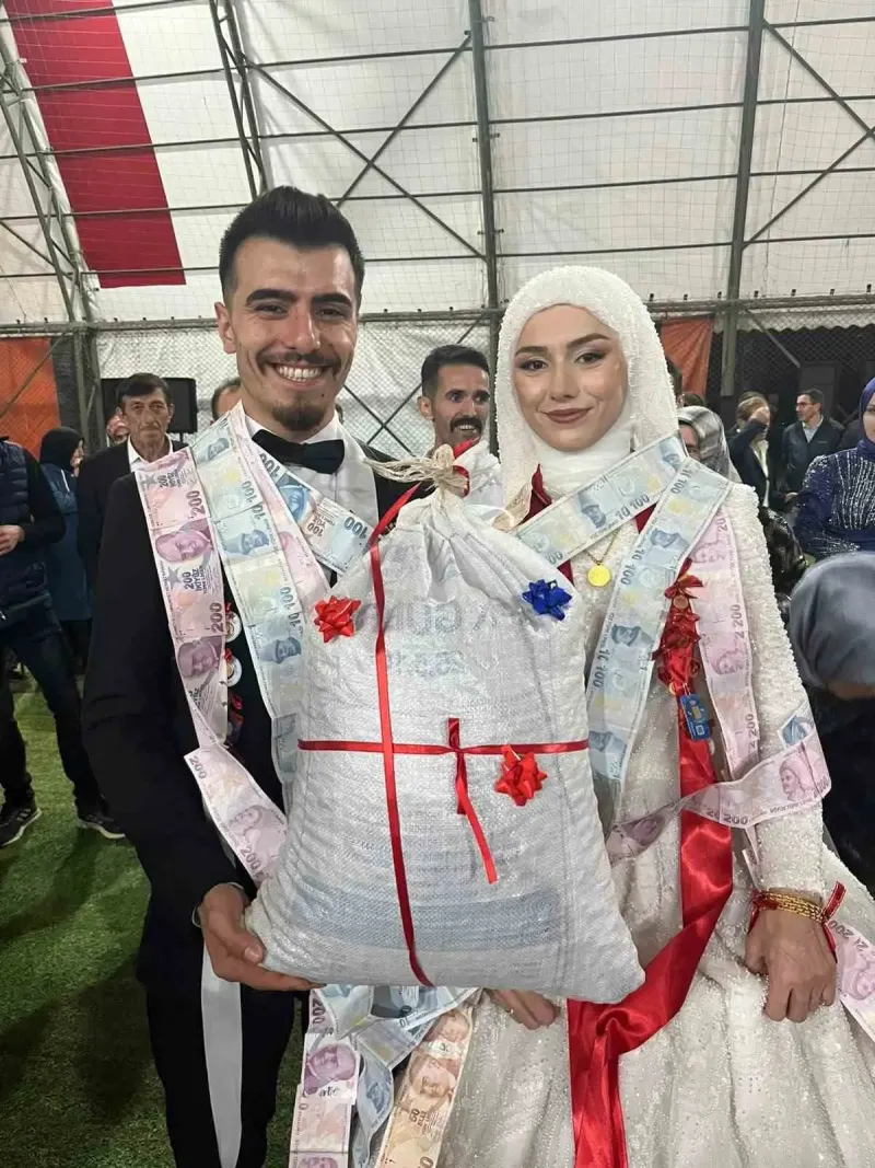 Giresun'daki Düğünde Geleneksel Takılar Yerini Bir Çuval Fındığa Bıraktı