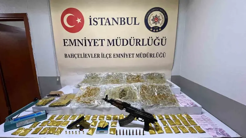 Başakşehir'deki Uyuşturucu Operasyonunda AK-47 ve Skunk Ele Geçirildi
