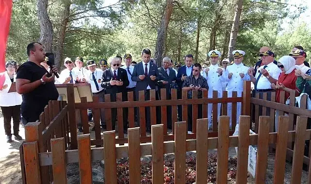Şehit Tabip Binbaşı Mehmet İsmail Bey, kabri başında dualarla anıldı