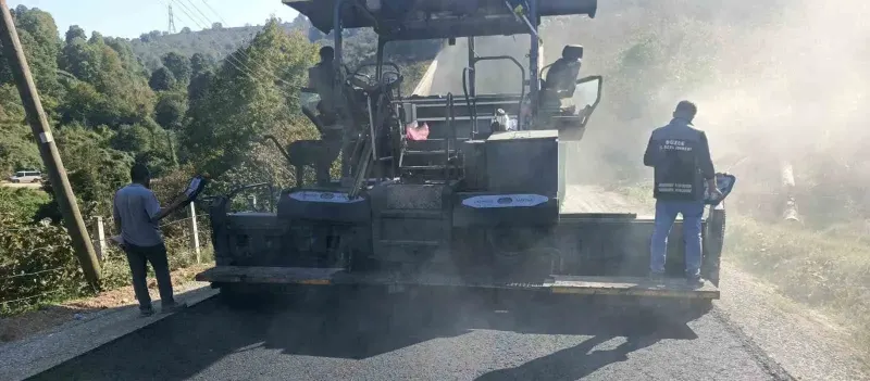 Akçakoca'da Fakıllı Mağarası'na Ulaşım Sağlayan Yol Sıcak Asfalta Kavuştu