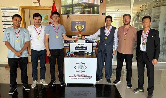 Afrikalı ve Türk öğrenciler tasarlayıp geliştirdikleri robotlarla Türkiye şampiyonu oldular