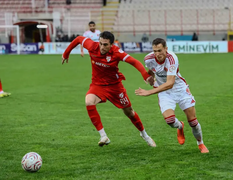 Ümraniyespor Ve Boluspor Maçı Şiddetli Yağmur Nedeniyle Ertelendi