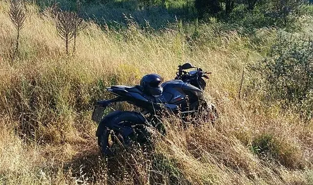 Direksiyon hâkimiyetini kaybeden motosiklet tarlaya savruldu: 1 yaralı