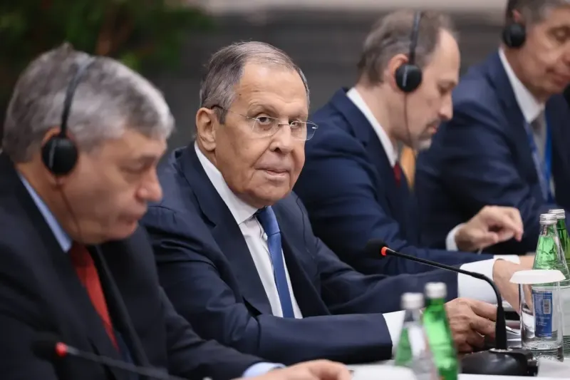 Rusya Dışişleri Bakanı Lavrov ve Çinli Mevkidaşı Wang Bakü’de Görüştü