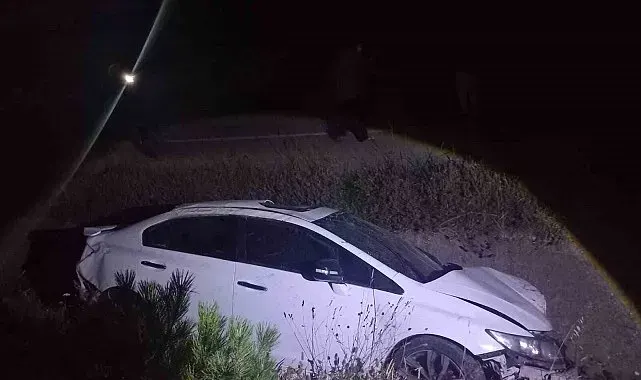 Otomobil su kanalına düştü: 1'i ağır 2 yaralı