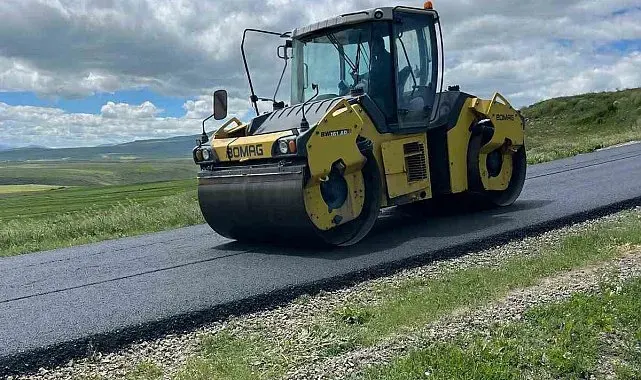Arpaçay Meliköy'de sıcak asfalt sevinci: Köyün ulaşım çilesi sona erdi