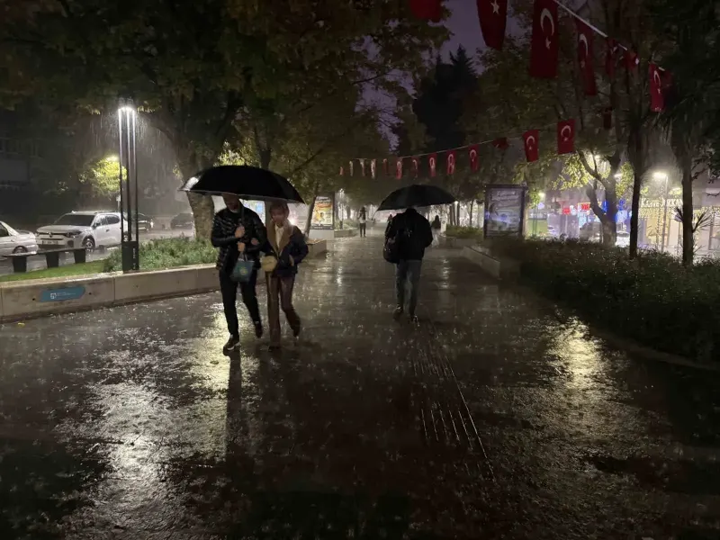 Kocaeli Genelinde Sağanak Yağış Etkili Olmaya Başladı