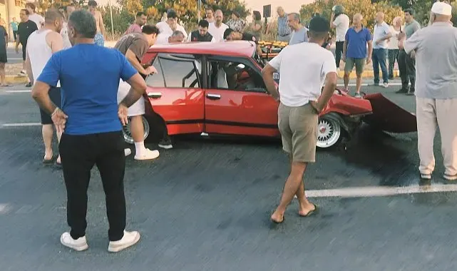 Edremit'te otomobiller çarpıştı: 2 ölü, 3 ağır yaralı