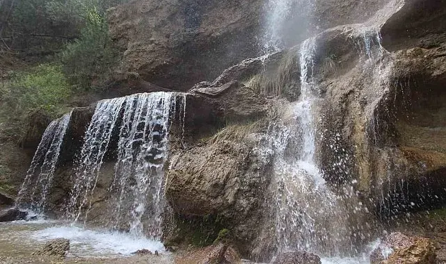 'Bir Kış, Bir Yaz': Su Uçtu Şelalesi 4 mevsim mest ediyor