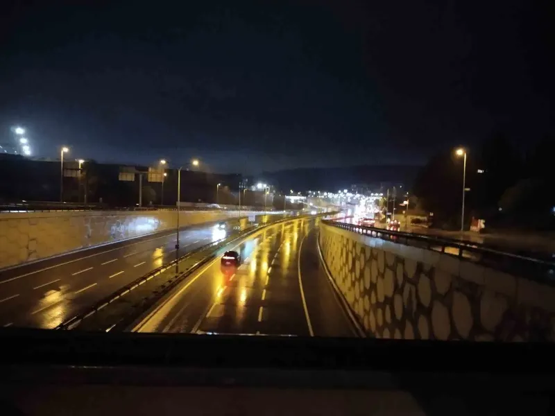 Şiddetli Yağış Nedeniyle Şile Otoyolu Ümraniye Yönü Ulaşıma Kapandı