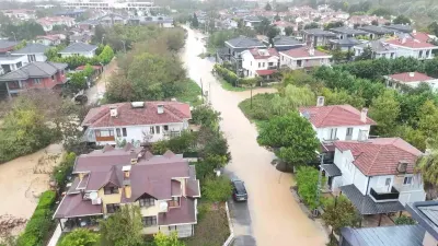 Şile’de Şiddetli Sağanak Yağış Sonrası Sokaklar Sular Altında Kaldı