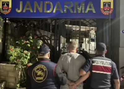 İzmir'de Firari Cinayet Zanlısı Evindeki Gizli Bölmede Yakalandı