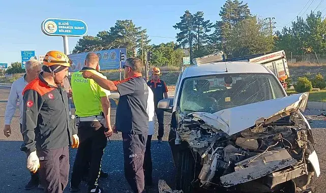 Elazığ'da kamyon ile hafif ticari araç çarpıştı: 1 yaralı