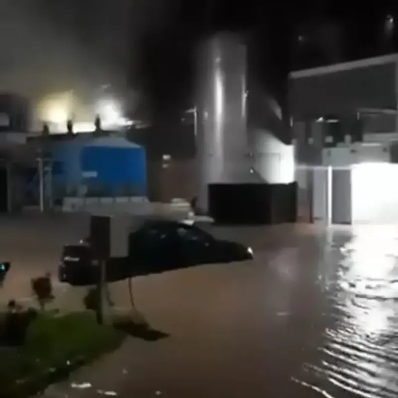 Kocaeli Başiskele'de Şiddetli Yağış Fabrikaları Sular Altında Bıraktı