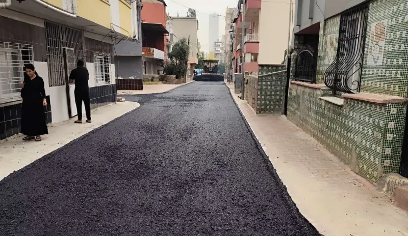 Akdeniz Belediyesinden Üç Ocak Mahallesinde Sıcak Asfalt Hamlesi